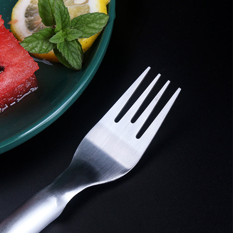 "2-i-1 vattenmelon gaffelskärare i rostfritt stål, skär och serverar vattenmelon, närbild av det robusta stålet i bruk."