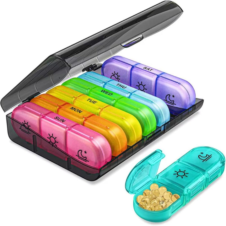 "3x7-dagars pillerbox med stora fack, BPA-fri, flerfärgad design för enkel medicinorganisering."