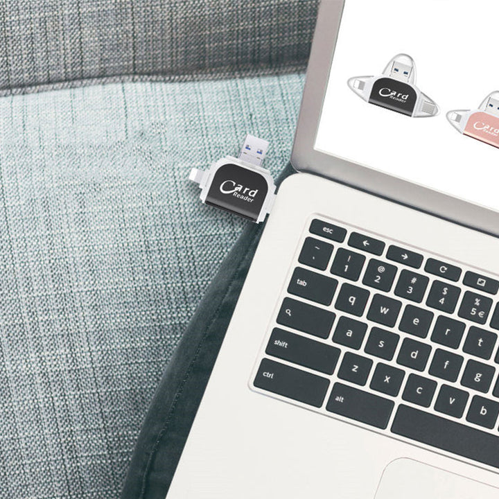 "4-i-1 SD TF-kortläsare i zinklegering, roséguld, liten och portabel för flera enheter som smartphones och datorer."