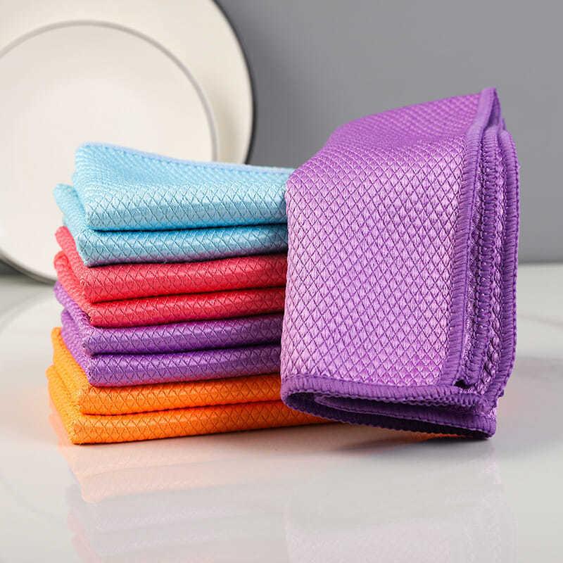 "5-pack mikrofiberrengöringsdukar i olika färger, 30x40 cm, stark vattenabsorption för skinande rena ytor i hemmet."