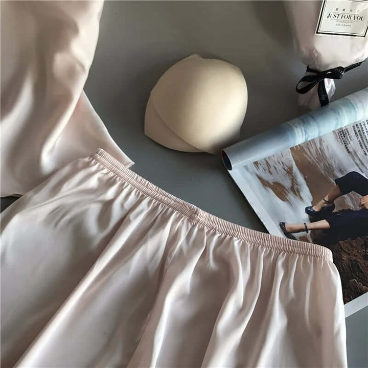 Satin Pyjamas Set med V-ringning