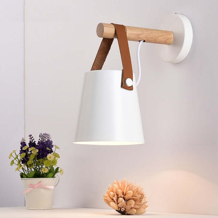 Hängande Vägglampa i Metall & Trä