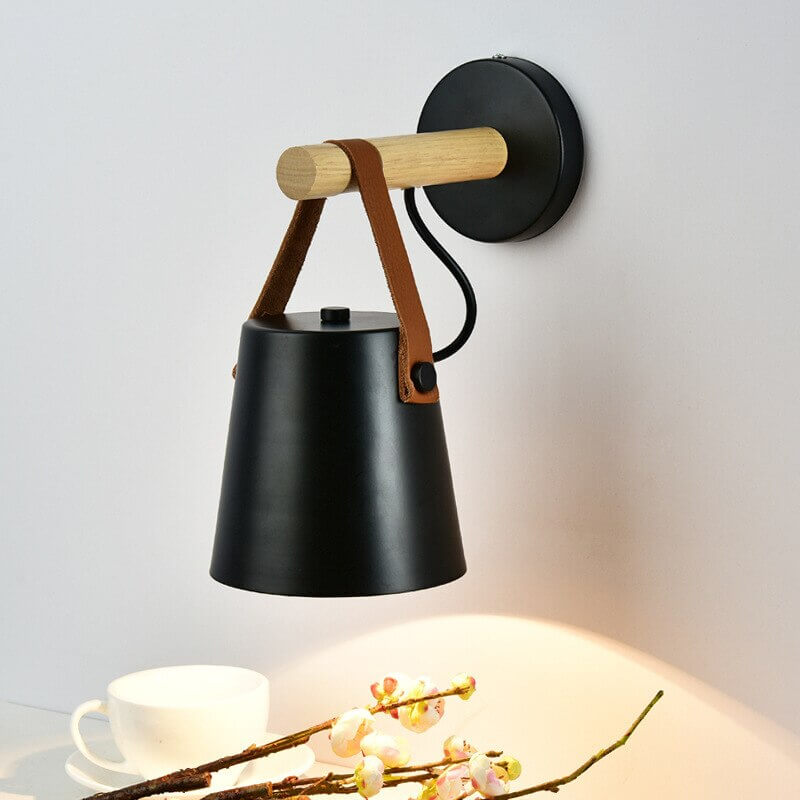 Hängande Vägglampa i Metall & Trä