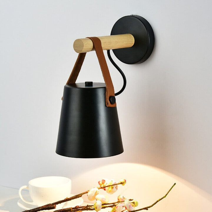 Hängande Vägglampa i Metall & Trä