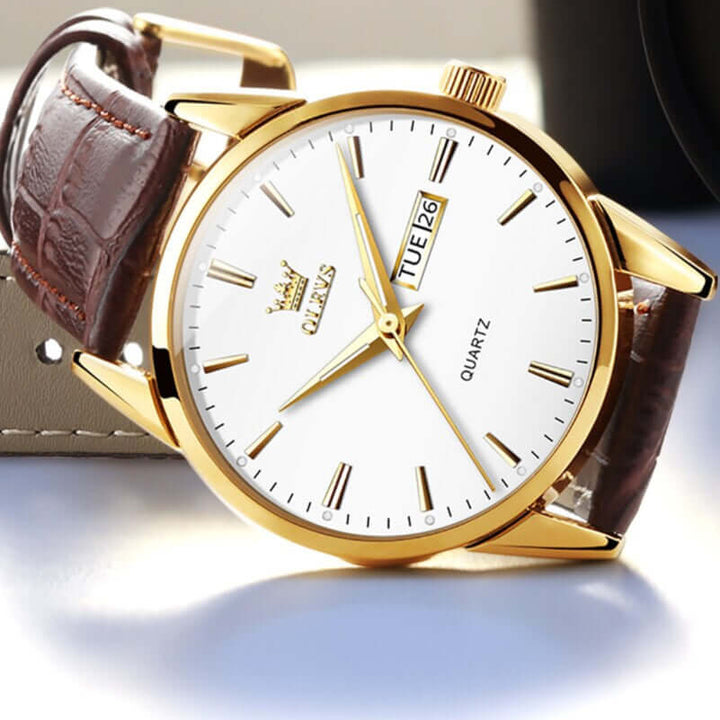 Elegant Läderklocka med Tidlös Design