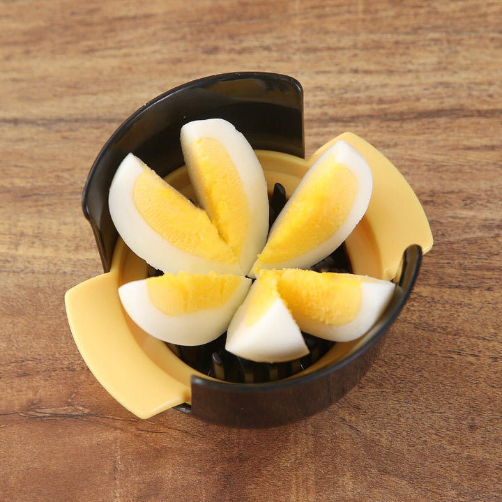 "Äggskärare i rostfritt stål och ABS, elegant design, med ergonomiskt handtag, perfekt för enkel äggskivning."