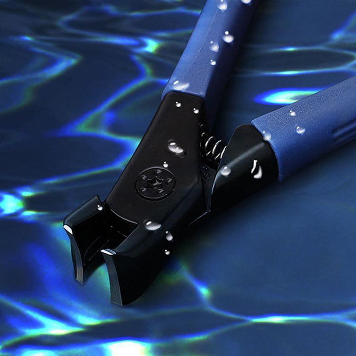 "Anti-Splash nagelklippare i rostfritt stål med vikbar design och ergonomiskt grepp för ren och prydlig nagelvård."