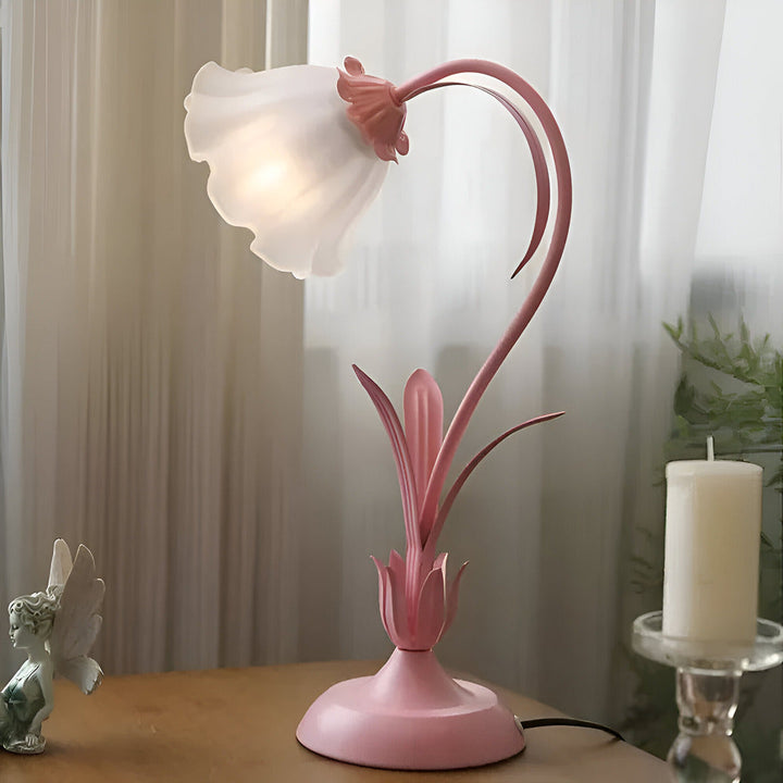 "Antik blomsterdesign bordslampa i fransk stil, romantisk touch med delikata pastellfärger, elegans för ditt hem."