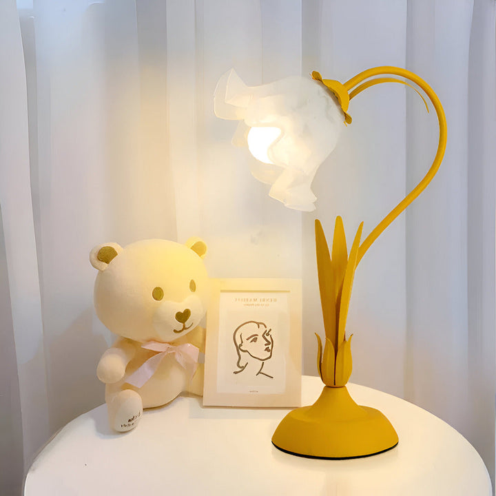 "Antik blomsterdesign bordslampa i fransk stil, romantisk touch med delikata pastellfärger, elegans för ditt hem."