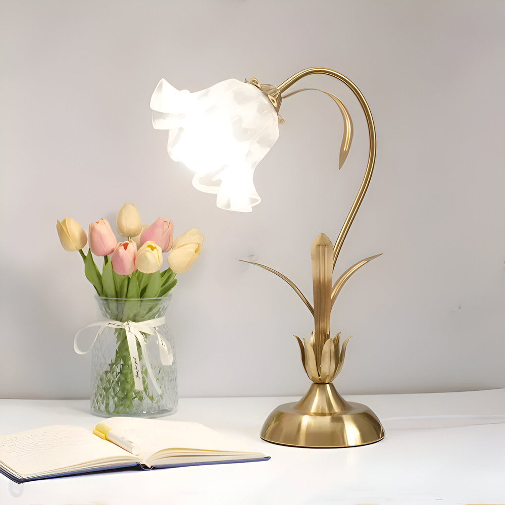 "Antik blomsterdesign bordslampa i fransk stil, romantisk touch med delikata pastellfärger, elegans för ditt hem."