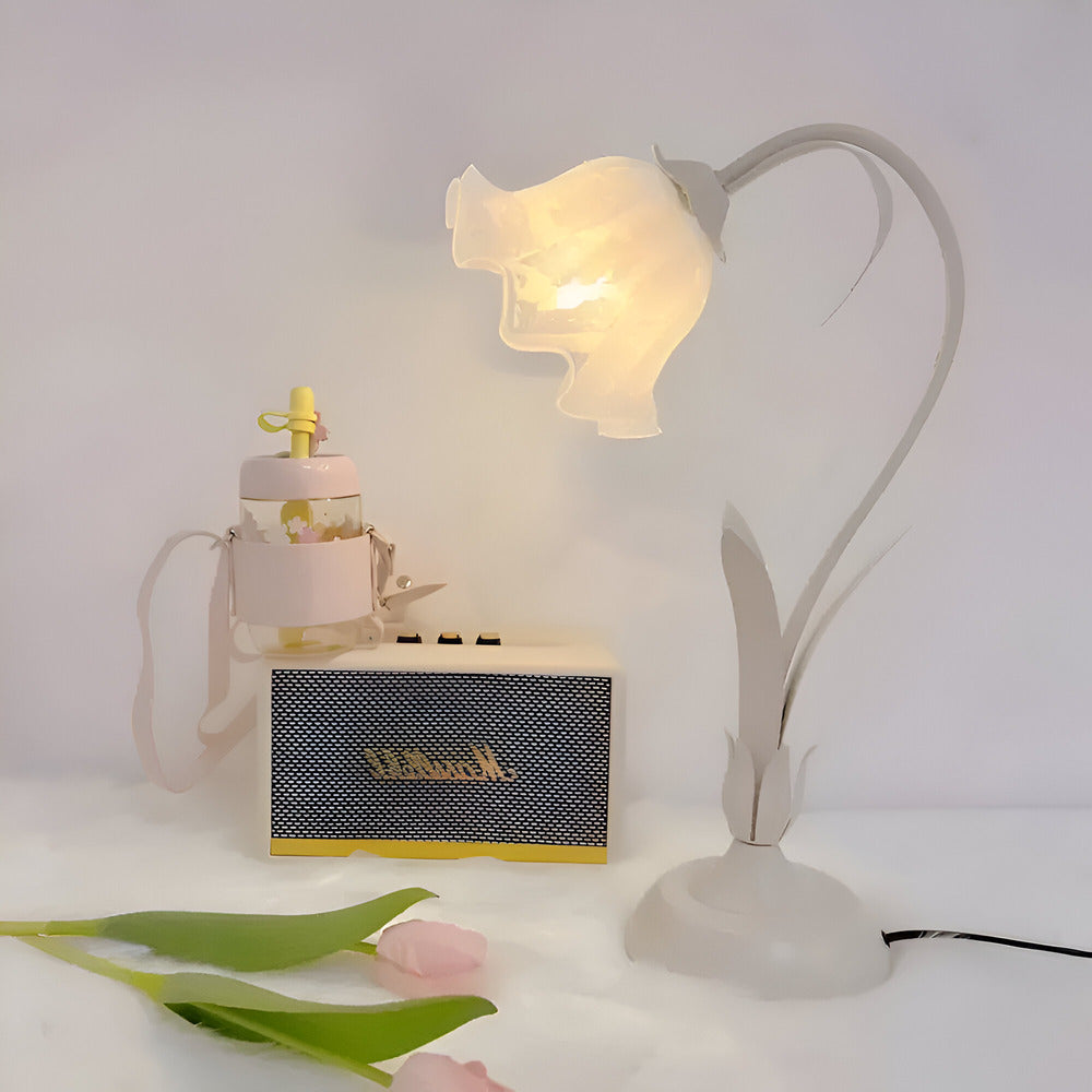 "Antik blomsterdesign bordslampa i fransk stil, romantisk touch med delikata pastellfärger, elegans för ditt hem."