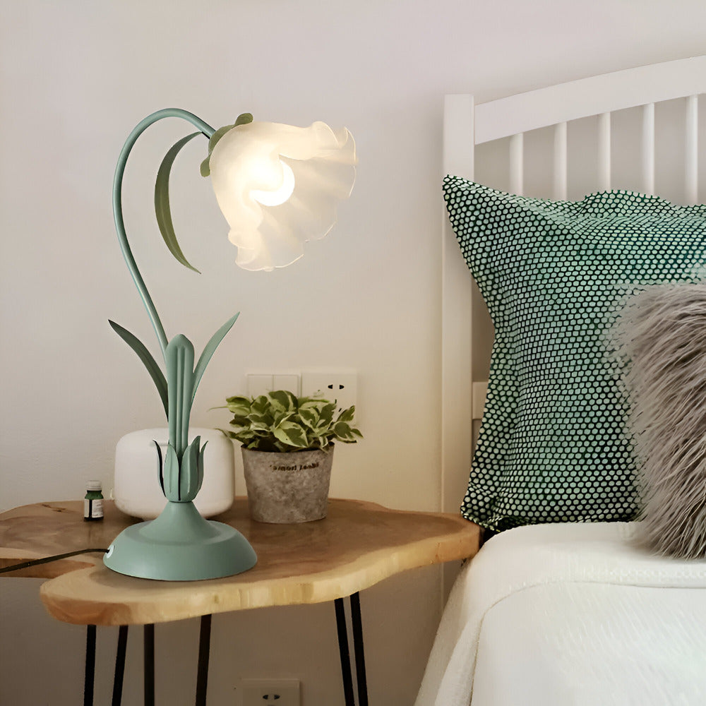 "Antik blomsterdesign bordslampa i fransk stil, romantisk touch med delikata pastellfärger, elegans för ditt hem."