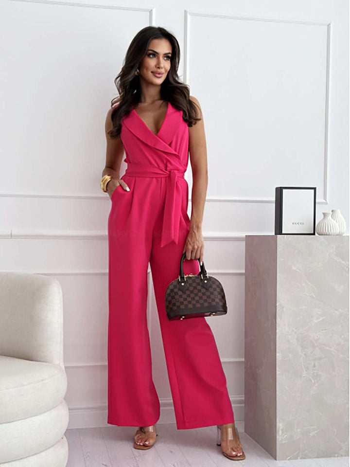 "Ärmlös dam jumpsuit med v-ringning och vida ben, elegant passform, perfekt för formella och avslappnade tillfällen"