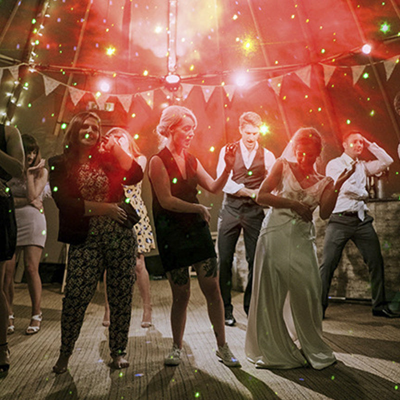 "Astronautprojektor för stjärnhimmel i rum, skapar en stjärnklar himmel, lugnande nattljus för avkoppling."