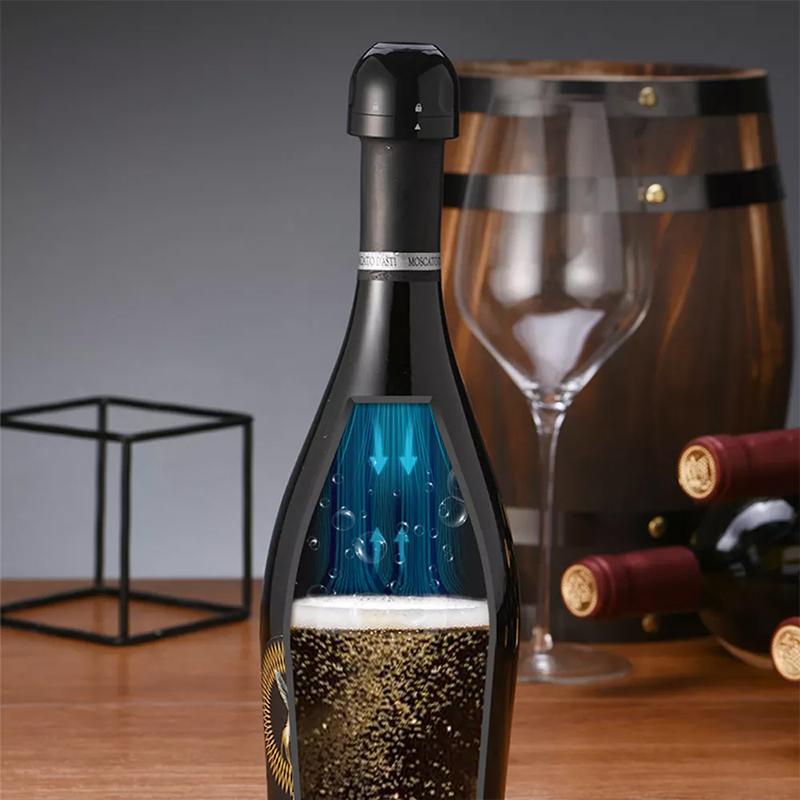 "Återanvändbar flaskförseglare i svart, kompakt design för vin- och champagneflaskor. Håller flaskor lufttäta och fräscha."