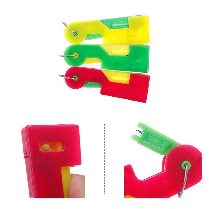 "Automatisk nålträdare för sömnad i plast, slumpmässig färg, kompaktdesign, sparar tid vid trådning, perfekt för nybörjare."