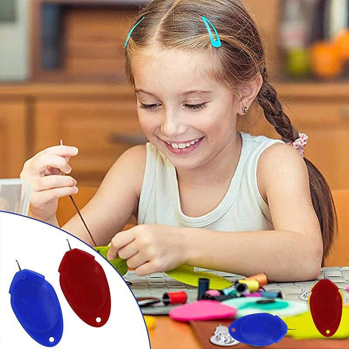 "Automatisk trådare i stark plast med rundade hörn, enkel knappfunktion för smidig trådning vid handsömnad."