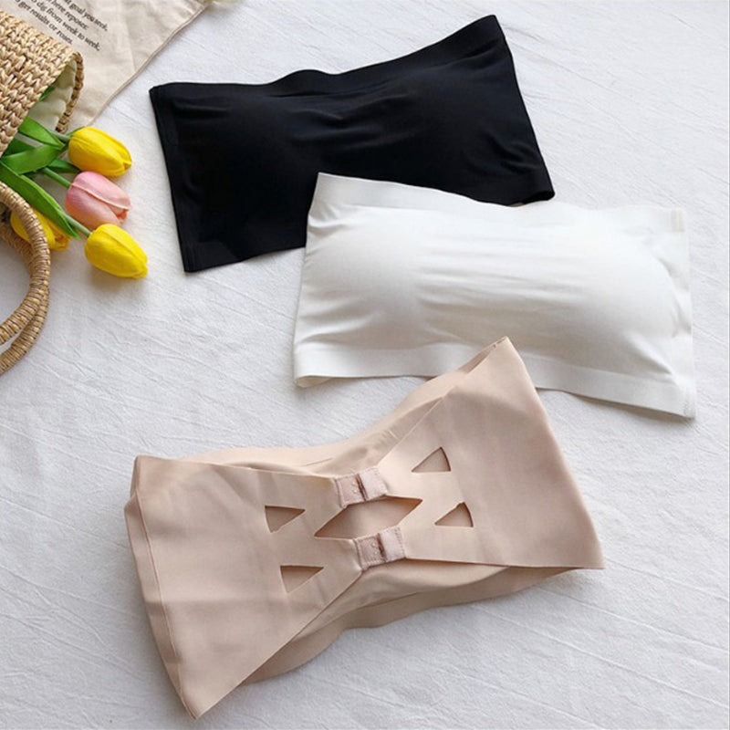 "Axelbandslös dam BH i is-silk, elegant och bekväm, ger stöd och andningsbar känsla, finns i vit, svart och beige."