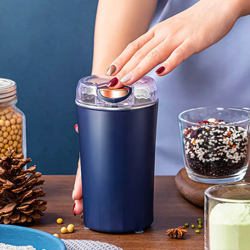"Bärbar elektrisk kvarn i rostfritt stål, minimalistisk design, perfekt för köket, kraftfull motor, blå och vit färg."