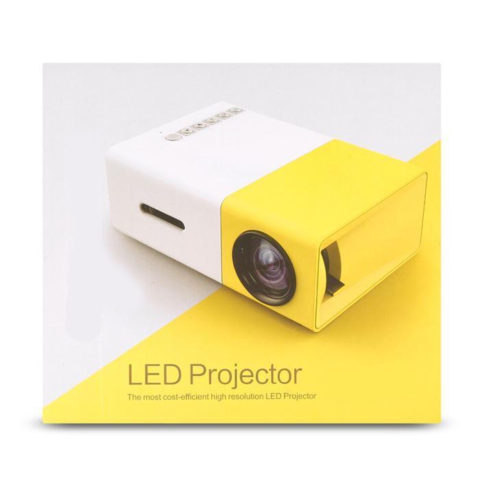 "Bärbar HD-projektor med kompakt design, svart färg, visad framifrån med HDMI och USB-portar"