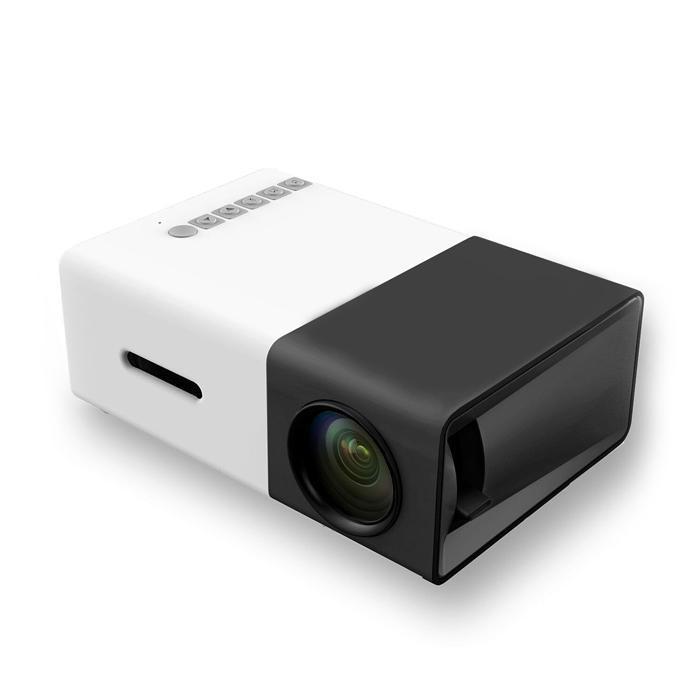 "Bärbar HD-projektor med kompakt design, svart färg, visad framifrån med HDMI och USB-portar"