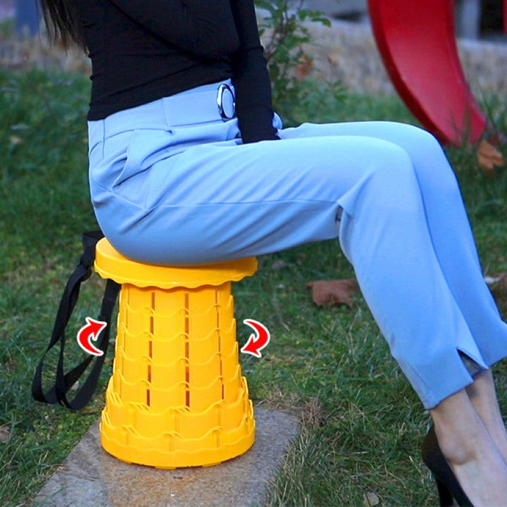 "Bärbar, ihopfällbar pall för utomhusbruk i kompakt design, grön färg, perfekt för camping och sportevenemang."