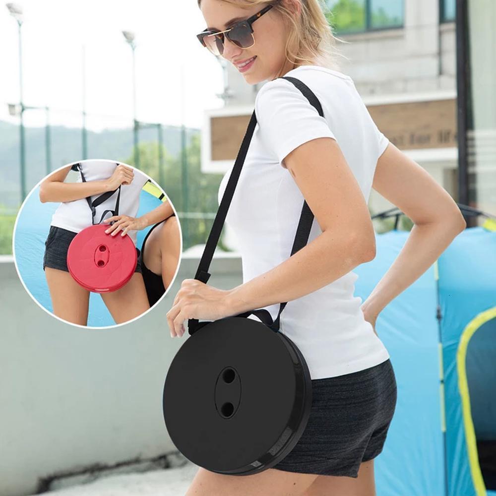 "Bärbar, ihopfällbar pall för utomhusbruk i kompakt design, grön färg, perfekt för camping och sportevenemang."