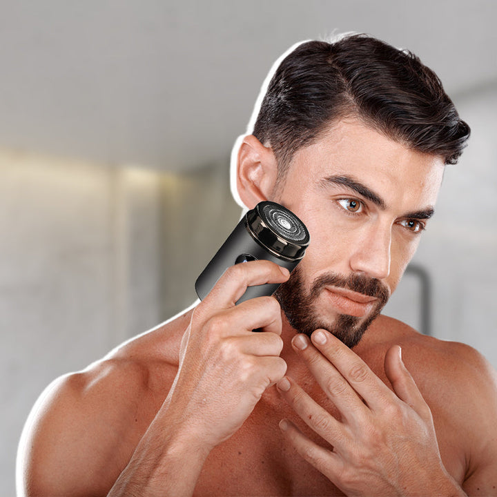 "Bärbar mini elektrisk rakapparat, kompakt design, ergonomiska konturer, idealisk för resor och daglig rakning."