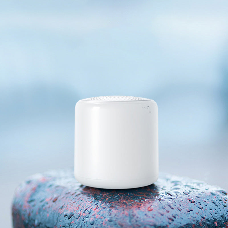 "Bärbar trådlös Bluetooth-högtalare i macaroon-färg med modern design, kompakt och lätt, perfekt för resor och hemmet."