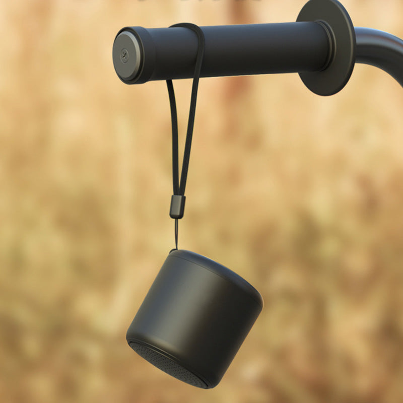 "Bärbar trådlös Bluetooth-högtalare i macaroon-färg med modern design, kompakt och lätt, perfekt för resor och hemmet."