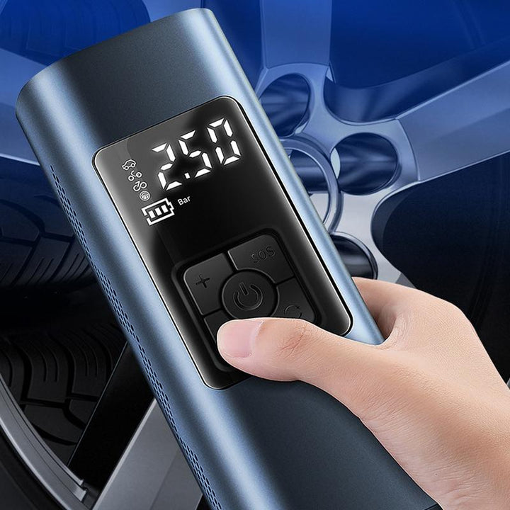 "Bärbar trådlös luftpump med LED-display, kompakt design, visar exakt däcktryck, multifunktionella munstycken."