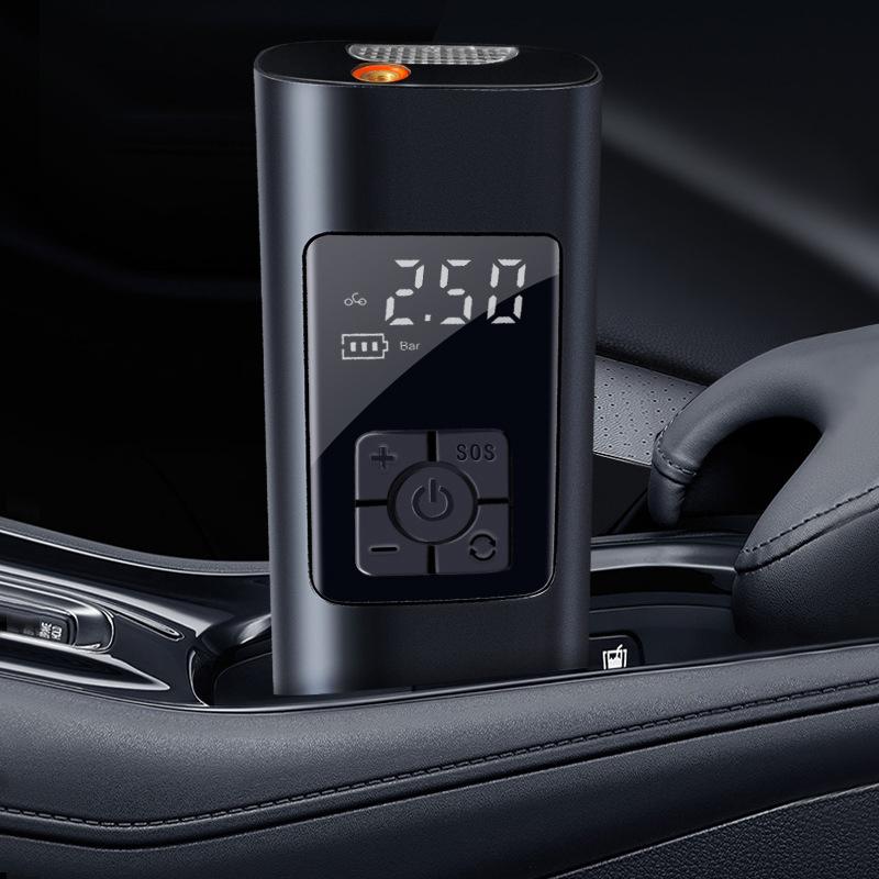 "Bärbar trådlös luftpump med LED-display, kompakt design, visar exakt däcktryck, multifunktionella munstycken."