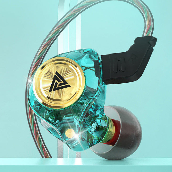 "Bärbara trådbundna in-ear hörlurar med mikrofon, vit, ergonomisk design, för överlägsen 3D-ljudupplevelse."