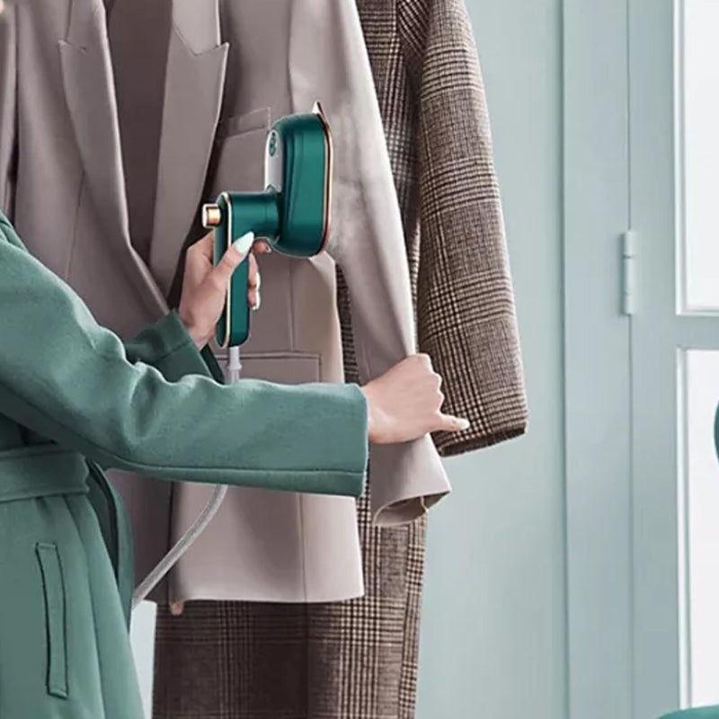 "Bärbart 2-i-1 plaggjärn med triangulär spets, kompakt och idealisk för resor, perfekt för knappar och kragar."