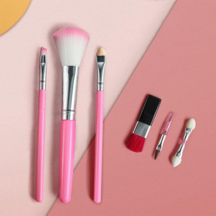 "Barnsminkset i lekhusform med färgglada sminkprodukter, perfekt för kreativa barn. Säker och rolig lek för unga fashionister