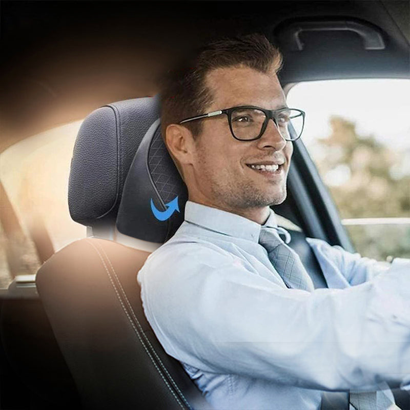 "Beige ergonomisk nackkudde med minnesskum för bilsäte; erbjuder komfort och stöd vid långa bilresor."