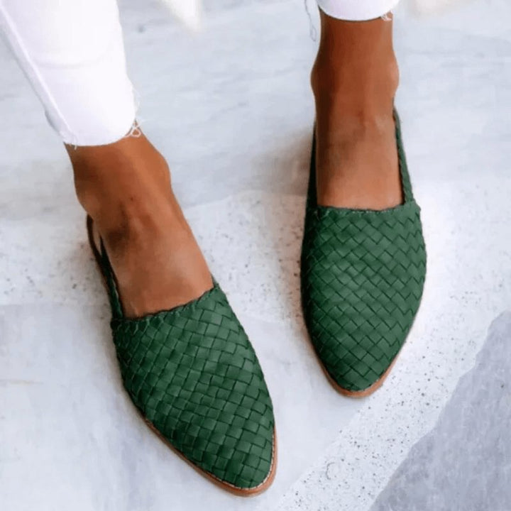 Bekväma slip - ons med justerbar design - Glowseva