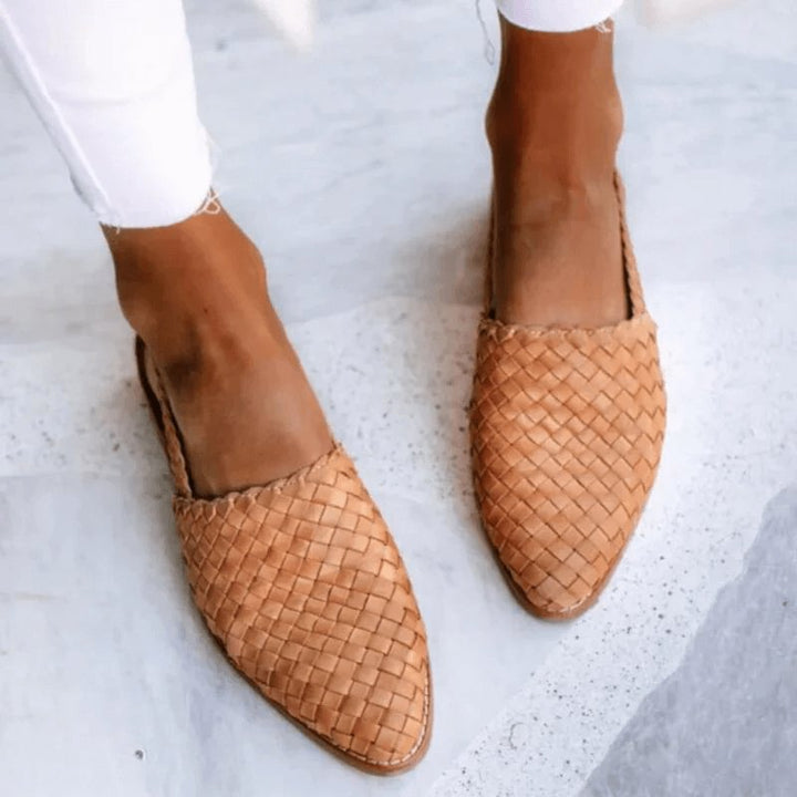 Bekväma slip - ons med justerbar design - Glowseva