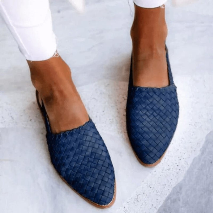 Bekväma slip - ons med justerbar design - Glowseva