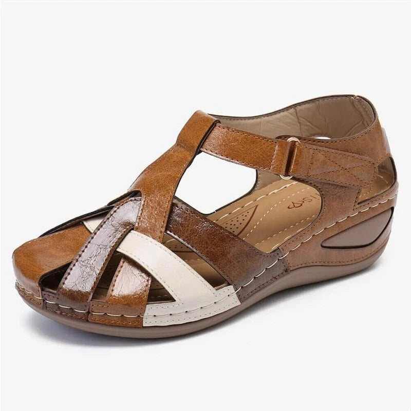 Bekväma vattentäta slip-on sommarsandaler med rundad tå och lätt sula, perfekt för strand och promenader.