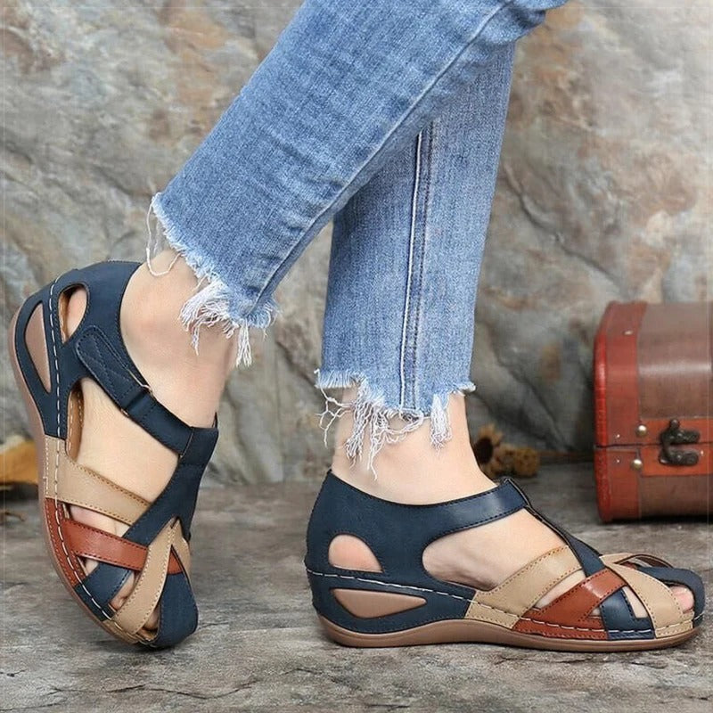 Bekväma vattentäta slip-on sommarsandaler med rundad tå och lätt sula, perfekt för strand och promenader.