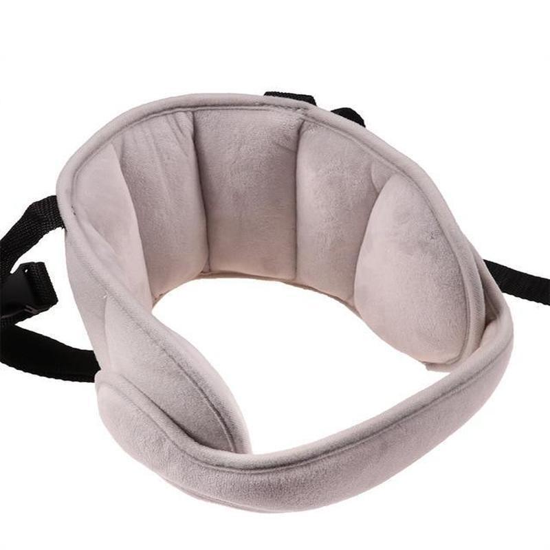 "Bekvämt barnhuvudstöd för bilbarnstol med justerbar passform, i blått mönster och grå, säker bilresa för barn."