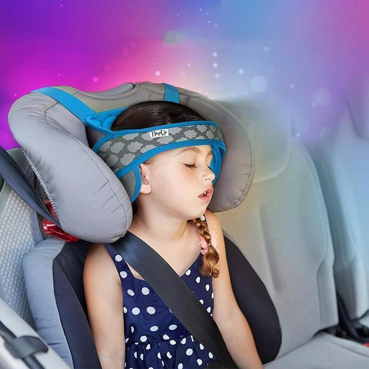 "Bekvämt barnhuvudstöd för bilbarnstol med justerbar passform, i blått mönster och grå, säker bilresa för barn."