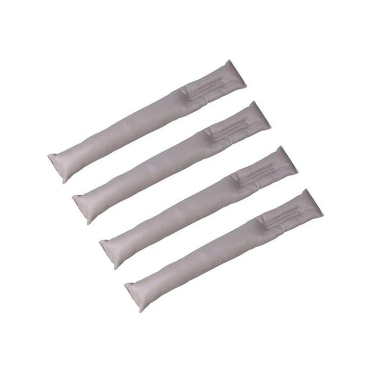 "Bilsäten mellanrumpluggar i svart PU-läder, elegant tätt designad, passar mellan bilsäte och konsol för säker förvaring."