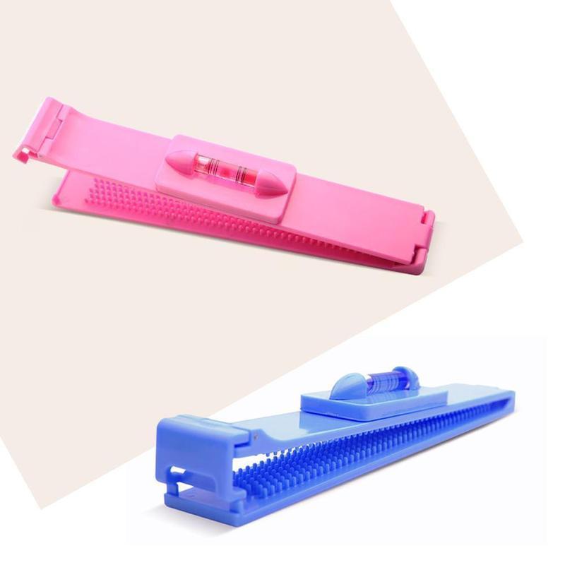 "Blå eller rosa hårklippssats för hemmabruk, två delar. Perfekt för DIY-frisyrer, barn och vuxna. Enkel att använda."
