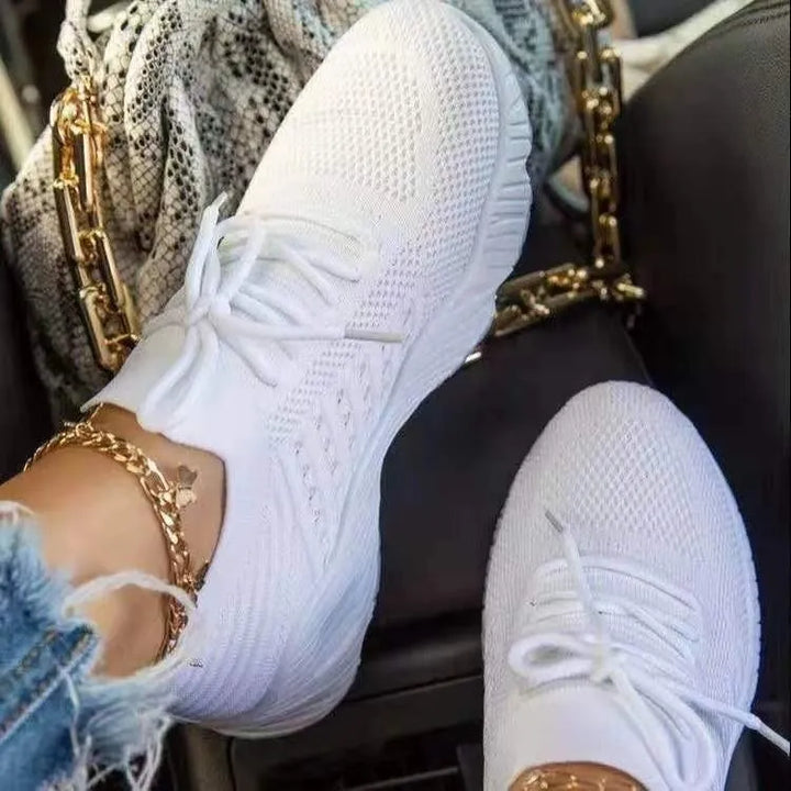 "Blå ortopediska sneakers för dam med andningsbar mesh och halkfri sula för komfort och stil i varje steg."