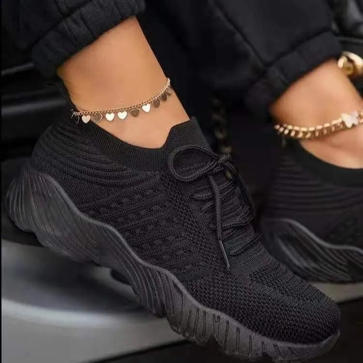 "Blå ortopediska sneakers för dam med andningsbar mesh och halkfri sula för komfort och stil i varje steg."