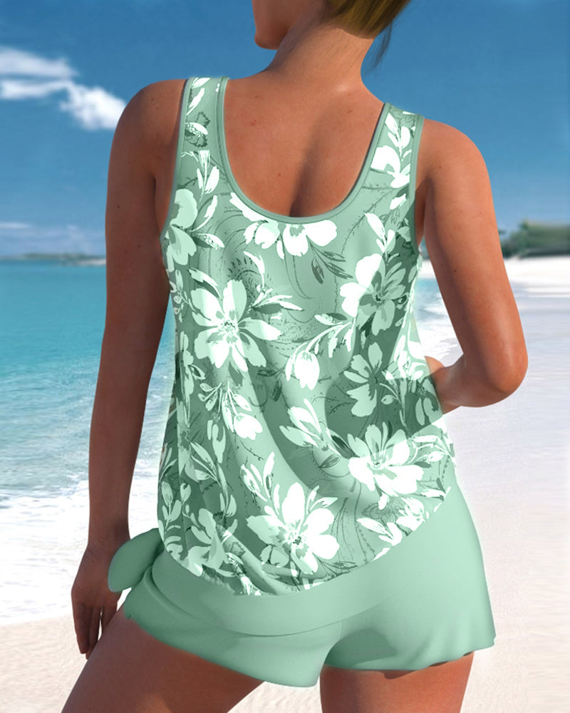 Blommigt dam tankini set med ärmlöst linne och shorts, perfekt för stranden, kombinerar stil och komfort.