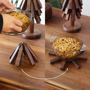 "Bordsmatta i svart valnötsträ, värmeisolerande, elegant design, i köket, hållbar naturprodukt."