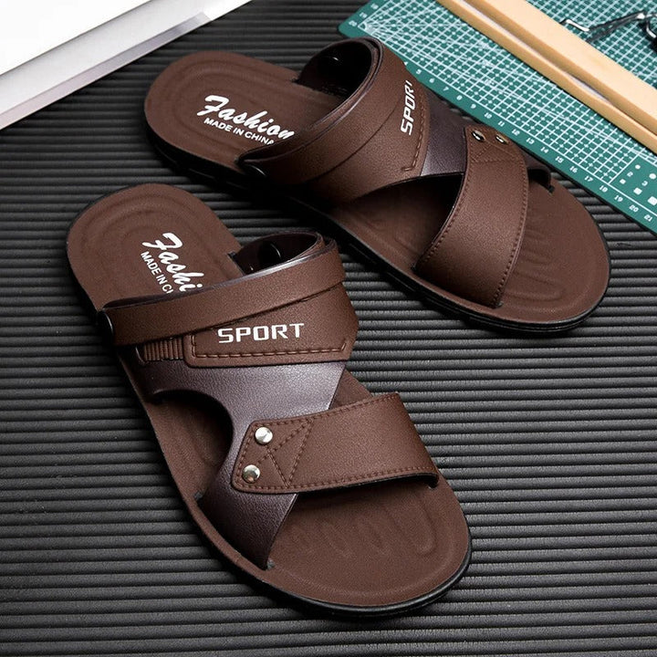 "Bruna herr slip-on sandaler, lättviktsdesign, andas perfekt för sommar, med slitstark yttersula och bekväm fotbädd."